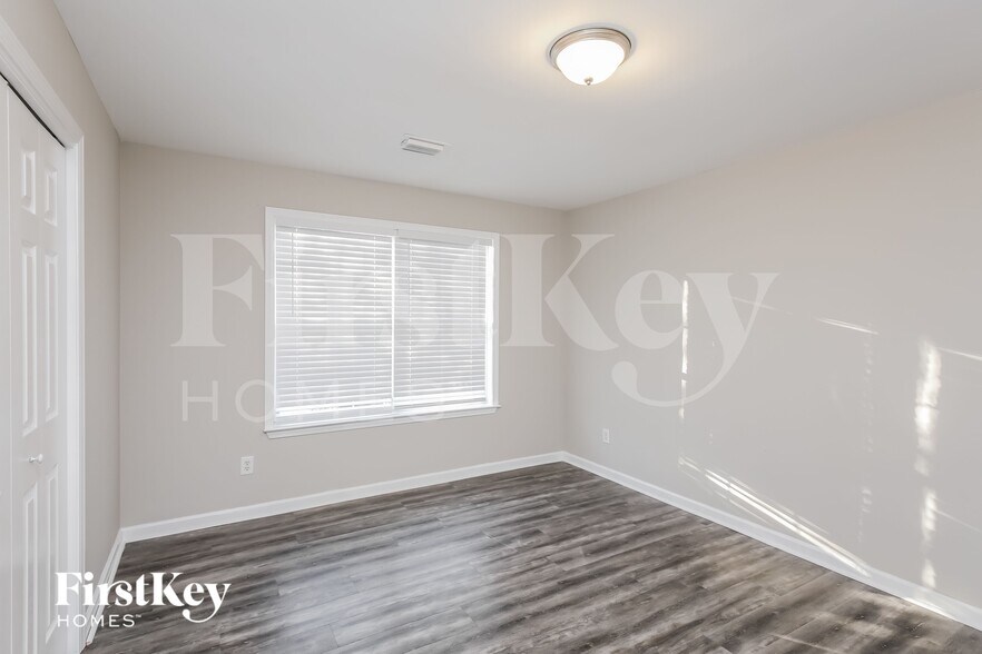 Building Photo - 620 Victoria Station Blvd NE