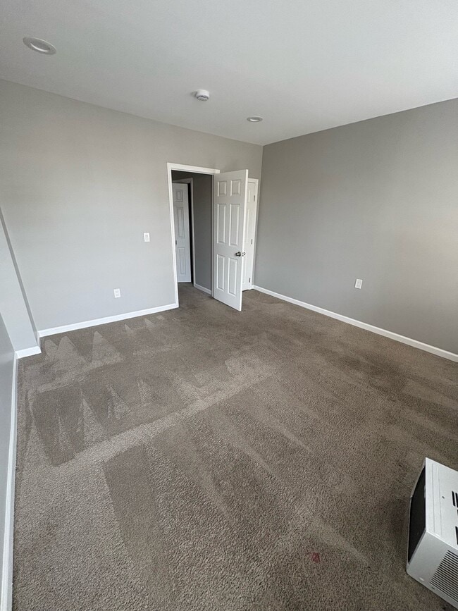 Building Photo - 636 E 29th St