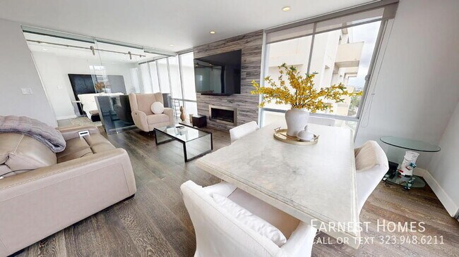 Building Photo - 2160 Century Pk E