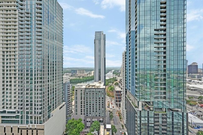 Building Photo - 84 East Ave