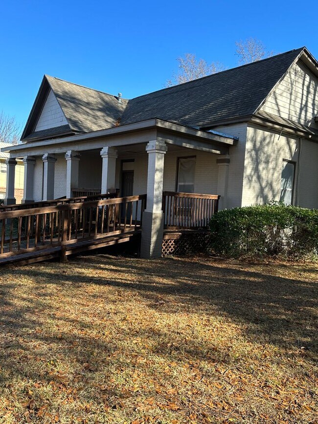 Building Photo - 722-726 S. Kennedy Ave.