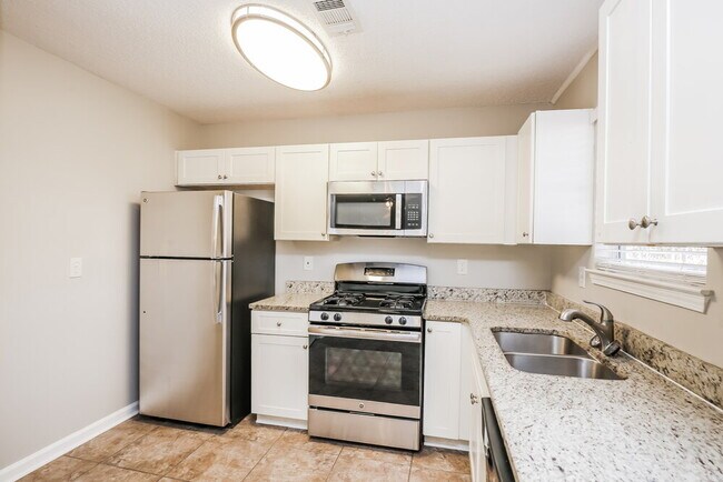 Building Photo - 2457 Briar Knoll Rd