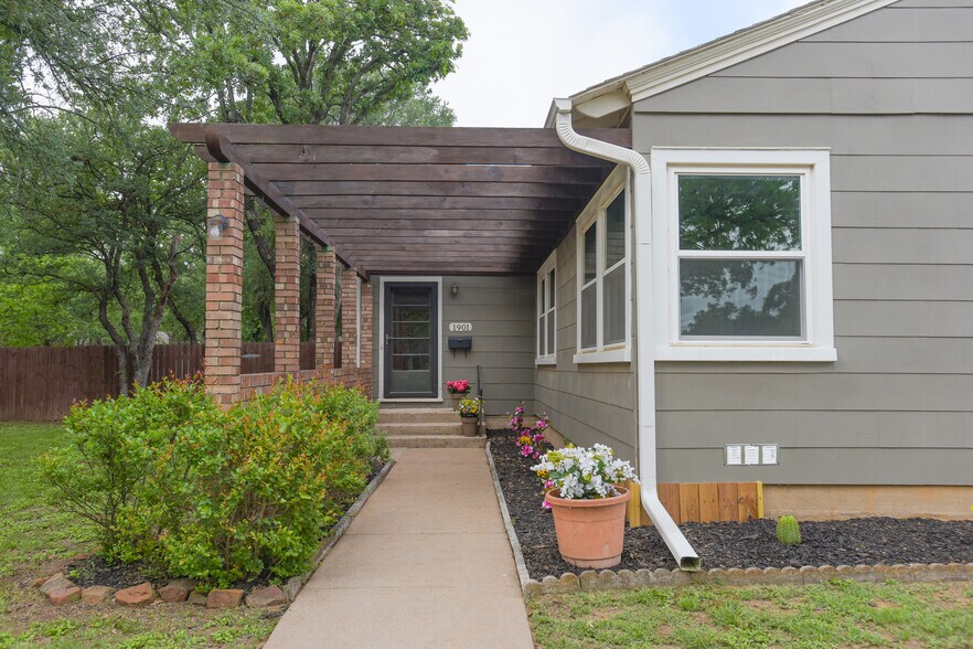 Front Entrance - 1901 11th St