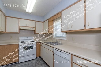 Building Photo - 2221 17th Ave