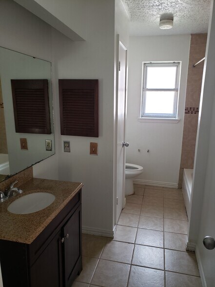Building Photo - 23103 Good Dale Ln