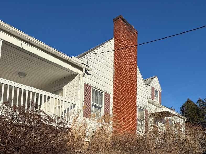 Building Photo - 2831 Four Mile Dr