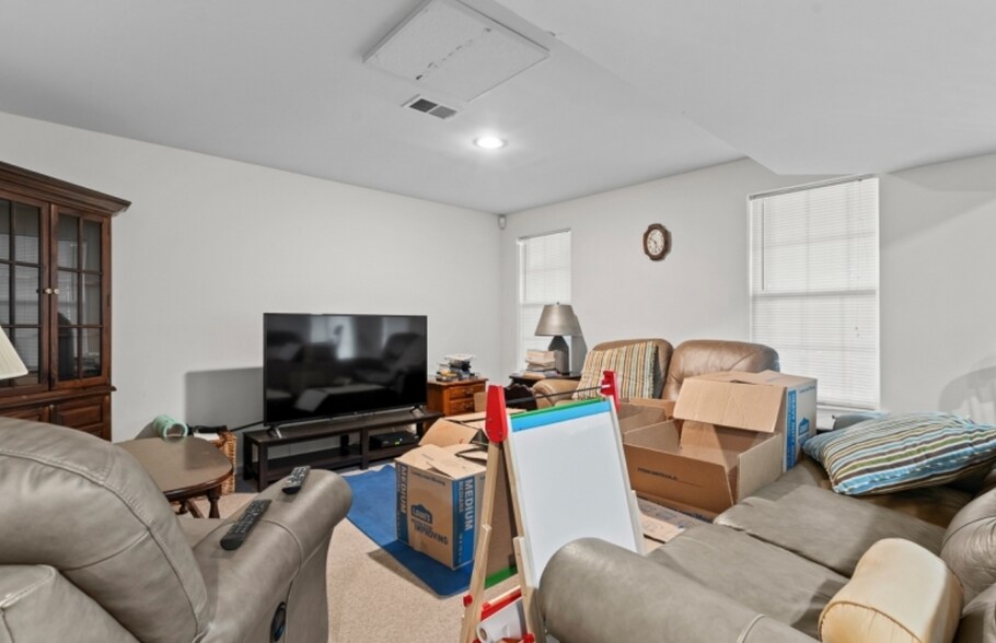 Building Photo - 14 Minuteman Ct