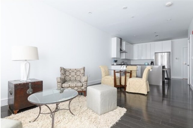 Building Photo - 2 W 6th St