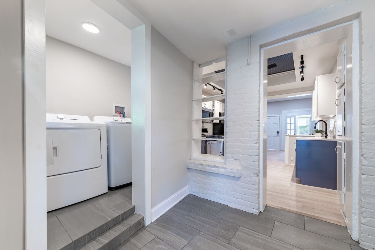 Building Photo - 323 2nd St