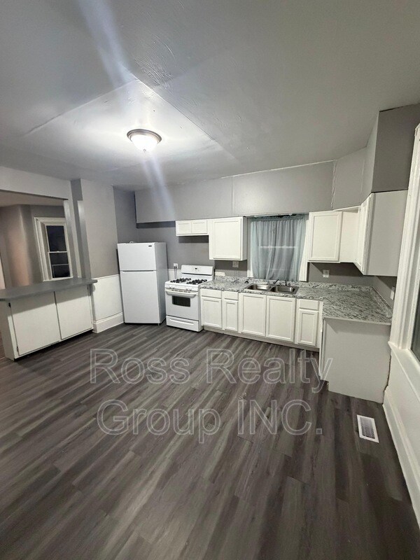 Primary Photo - 1419 N Superior St