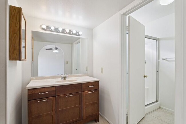 Building Photo - 2213 S Saratoga