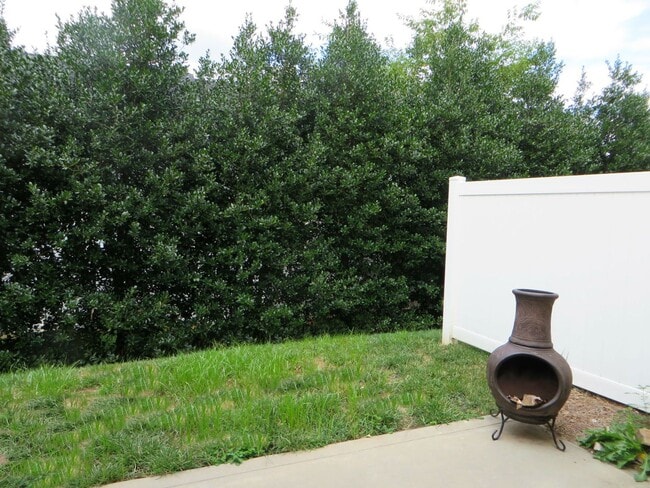 Building Photo - Great 3 Bed 2.5 bath townhome in Sunset Po...