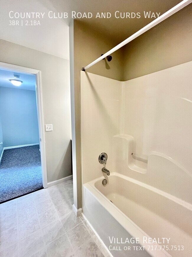 Building Photo - 705 Country Club Rd