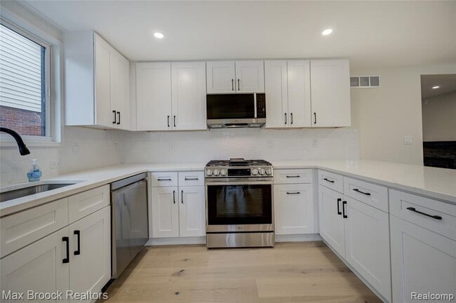 Building Photo - 409 Baldwin Ave