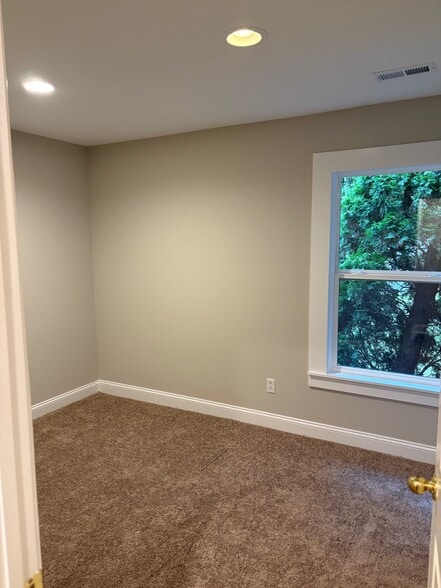 Building Photo - 10790 Ruckle St