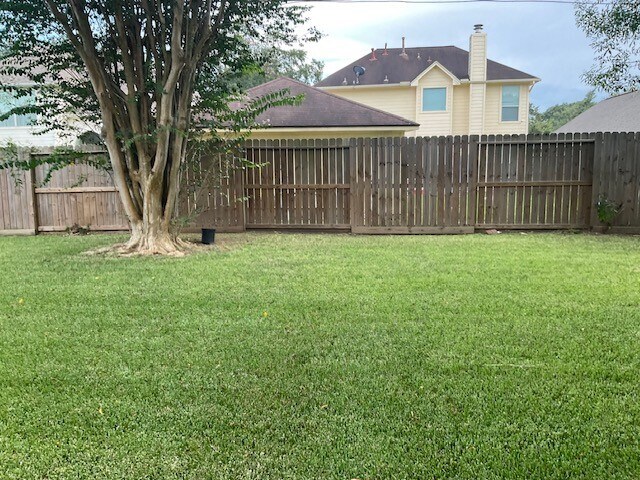 Building Photo - 17911 Scenic Oaks Dr