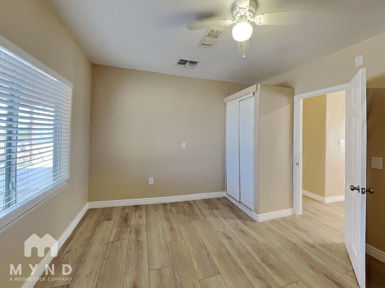 Building Photo - 271 Dakota St