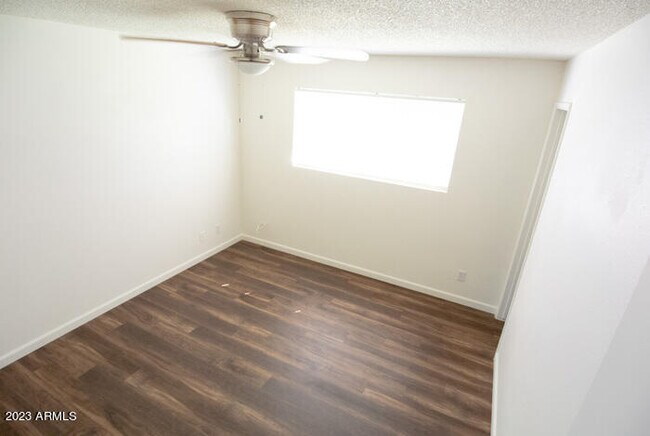 Building Photo - 1235 E Millett Ave