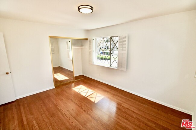 Building Photo - 23431 Clarendon St