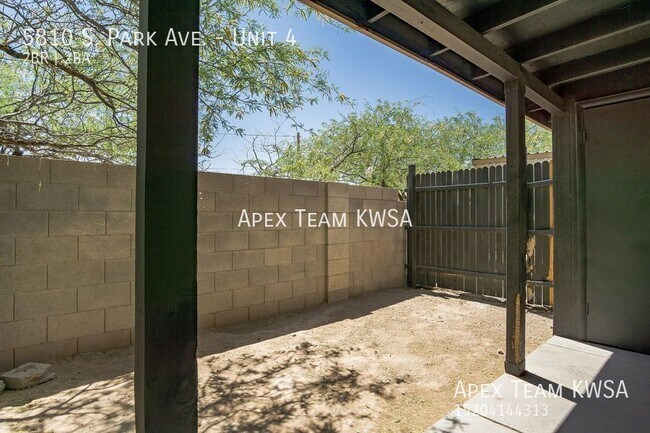 Building Photo - 5810 S Park Ave