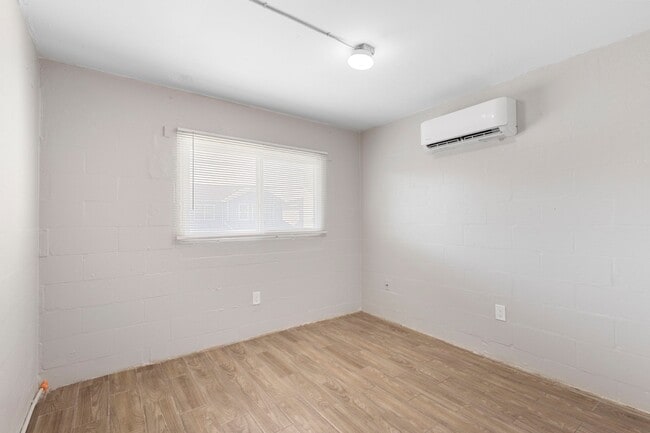 Building Photo - 901 Colyer St