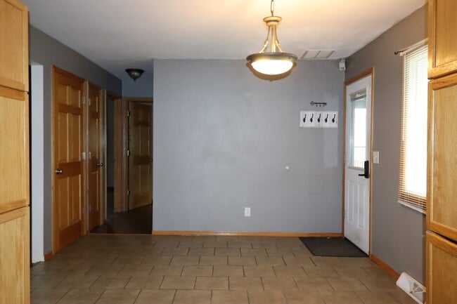 Building Photo - "Spacious 4-Bedroom 2 Bath with Finished B...