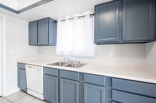 Building Photo - 2247 Heavenly View Dr