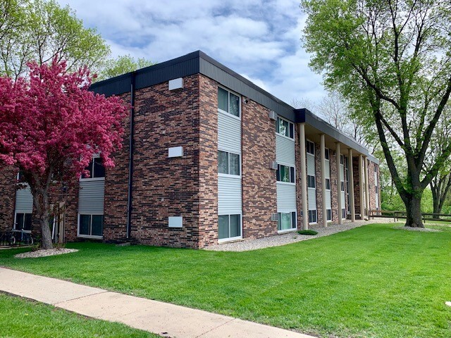 1904 Building Exterior - The Edge Apartments