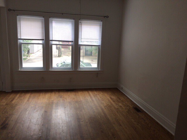 Building Photo - 2616 N Marshfield Ave