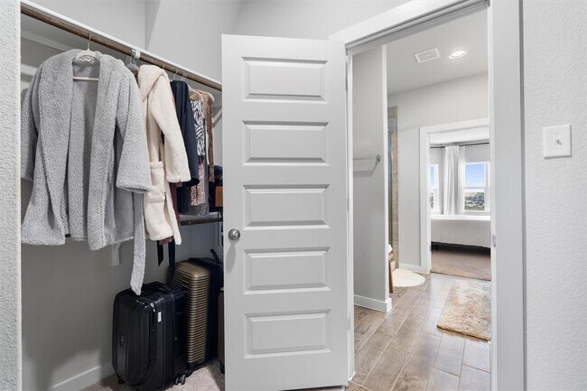 Building Photo - 11620 Comano Dr