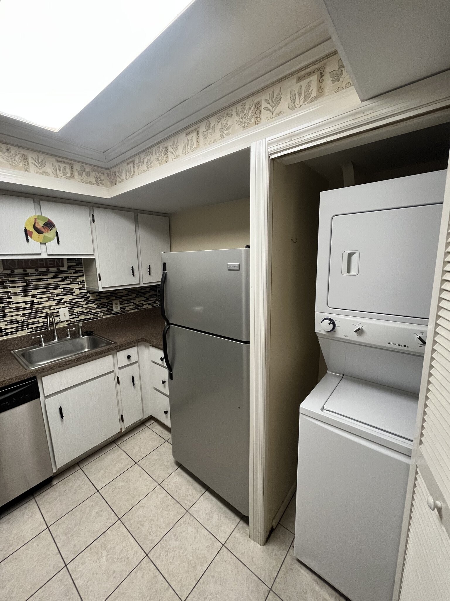 Building Photo - 671 Midway Dr