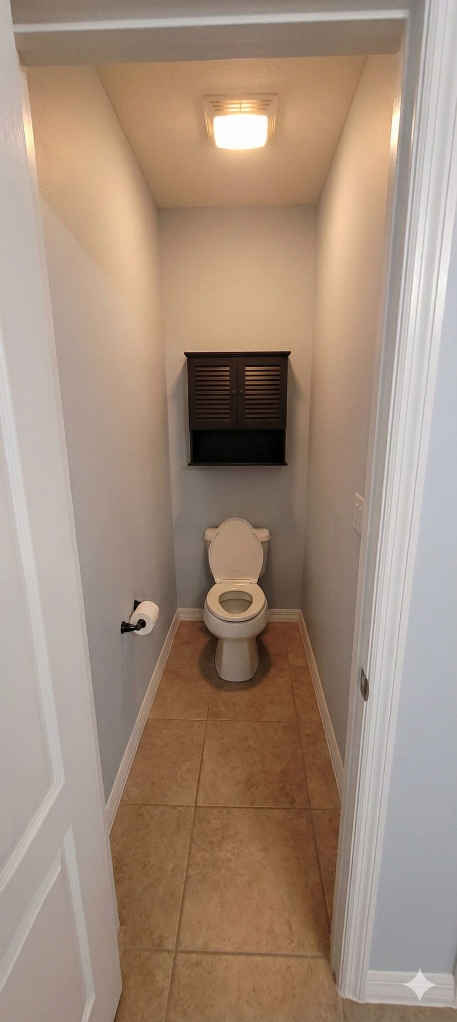 Building Photo - 910 Fallbrooke Ave