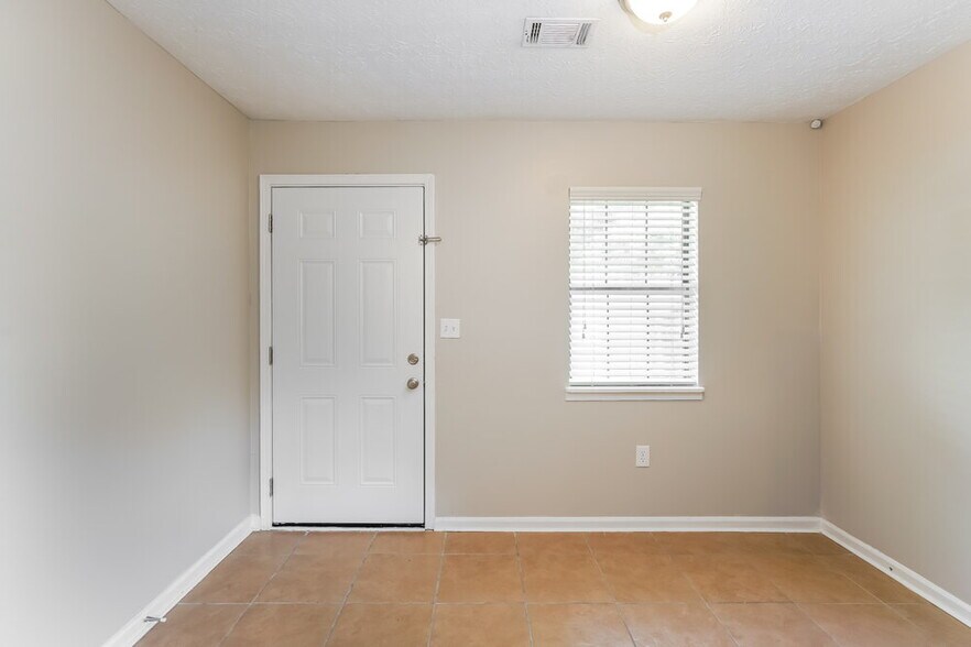 Building Photo - 8373 Warren Dr