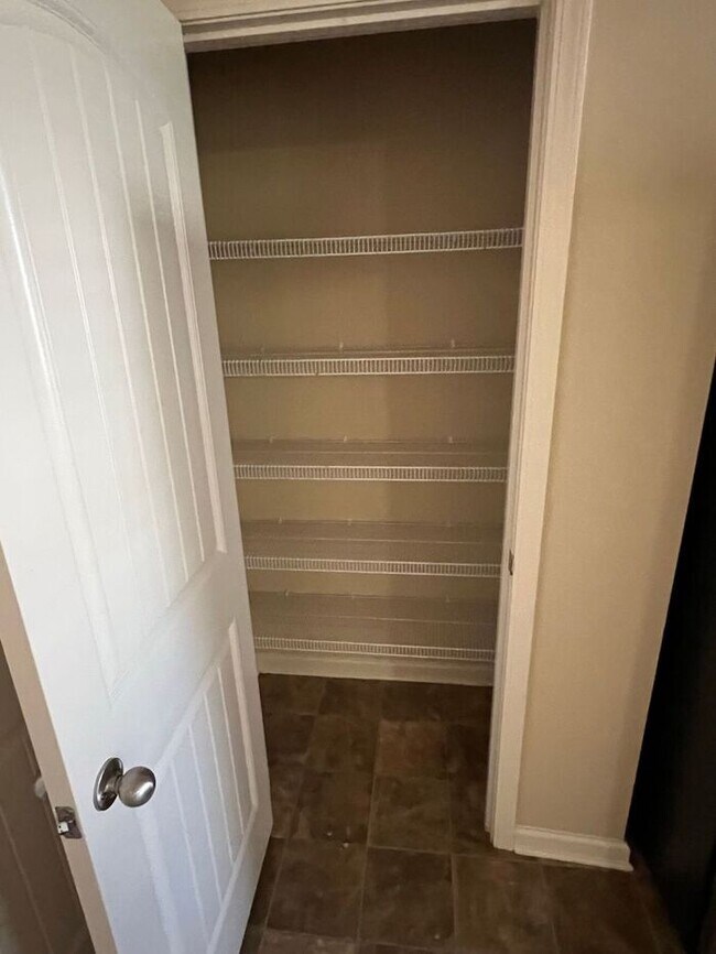 Building Photo - Beautiful 3-Bedroom, 2.5-Bath Home in Established Community!