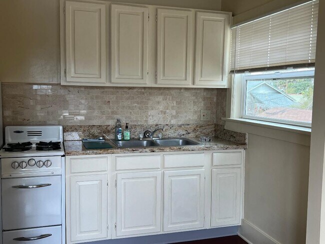 Plenty of storage in kitchen, double sink, granite countertops - 1745 E 3rd St