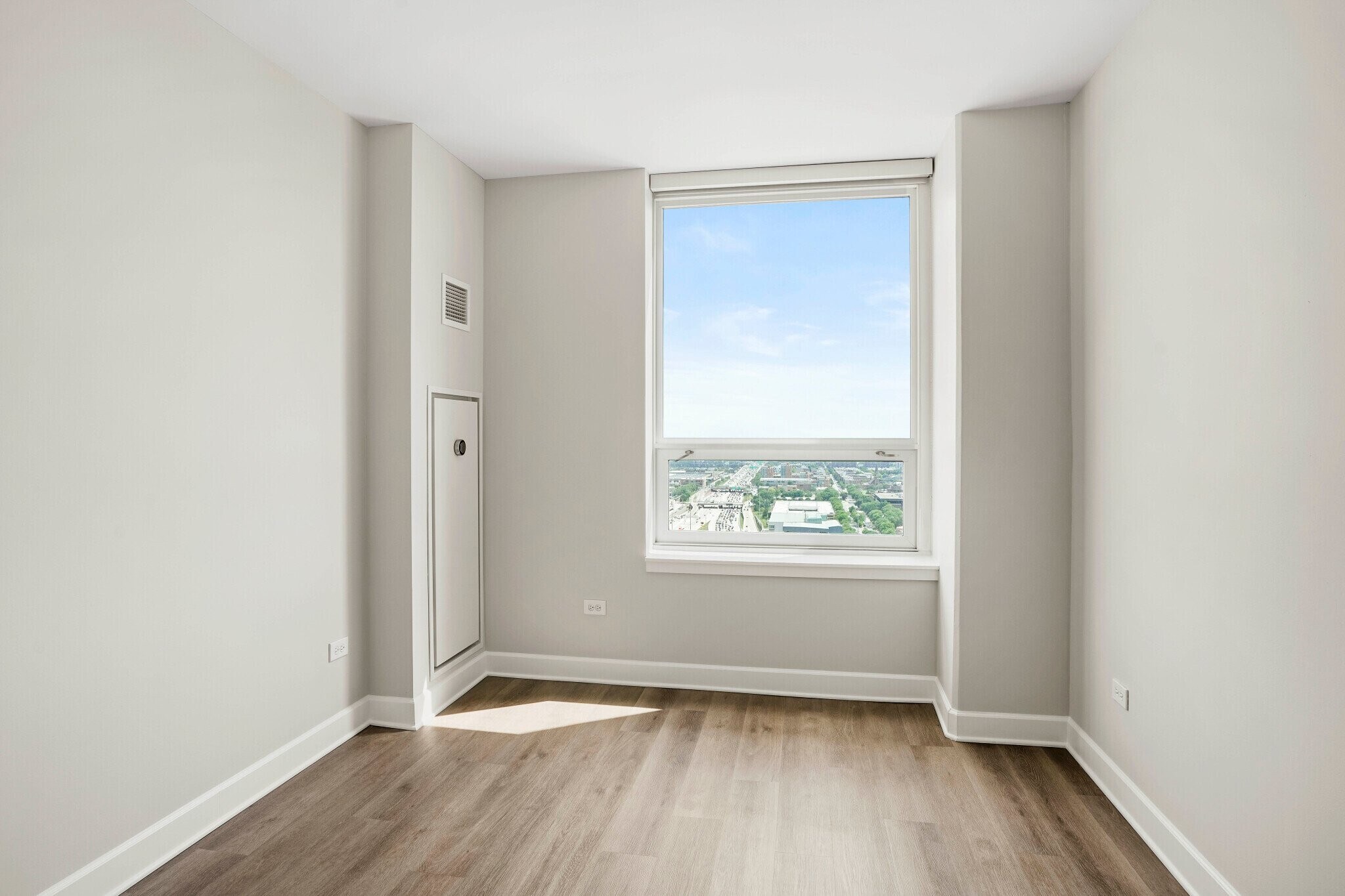 Building Photo - 761 W Adams St