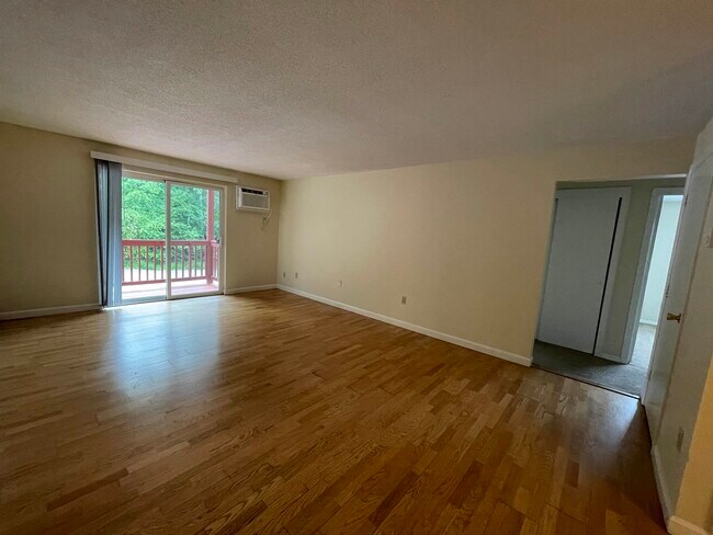 Building Photo - 99 Powers St