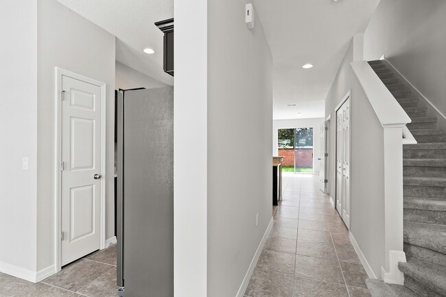 Building Photo - 4/2.5 Beautiful Energy Efficient Townhome ...