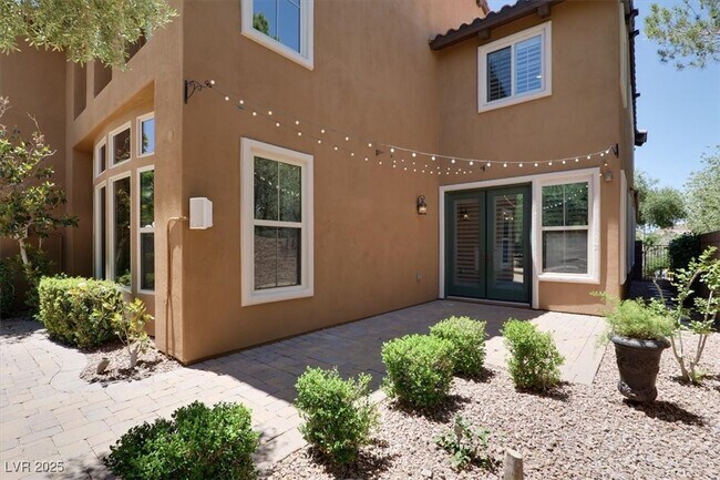 Building Photo - 74 Contrada Fiore Dr