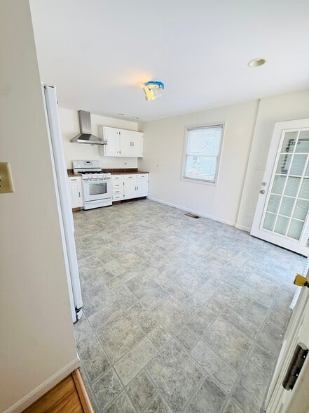 Building Photo - 2904 Stork Ct