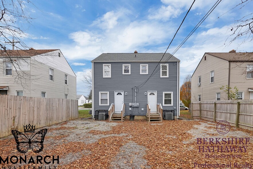 Building Photo - 1679 E Whittier St