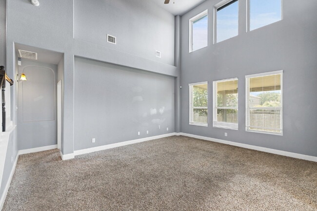 Building Photo - 10106 Macarthur Way