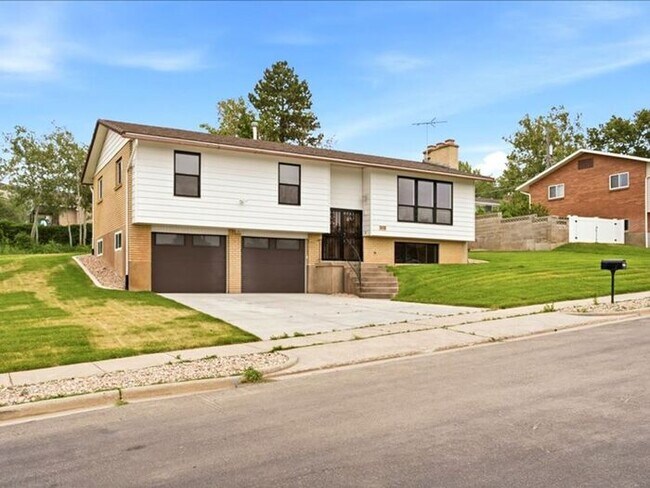 Building Photo - BOUNTIFUL New Remodeled 4 bed 3 bath home