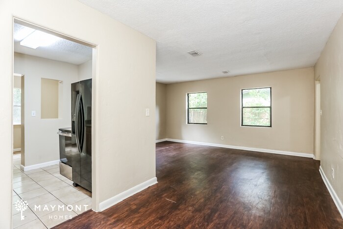 Building Photo - 5453 Oak Forest Dr