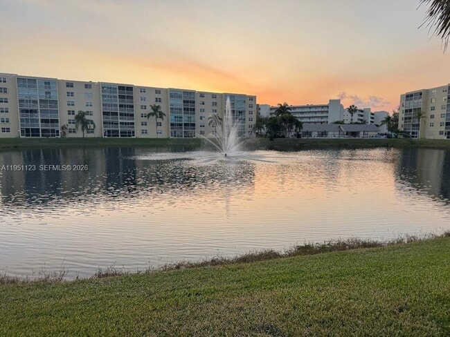 Building Photo - 401 SE 3rd St