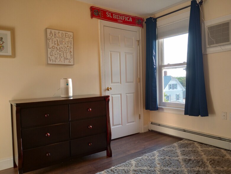 Bedroom 2 (upstairs) - 28 Robbins St