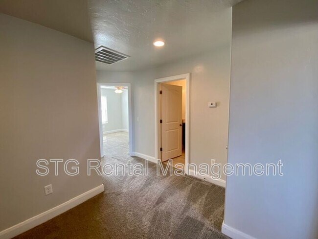 Building Photo - 3132 S Relic Ridge Dr