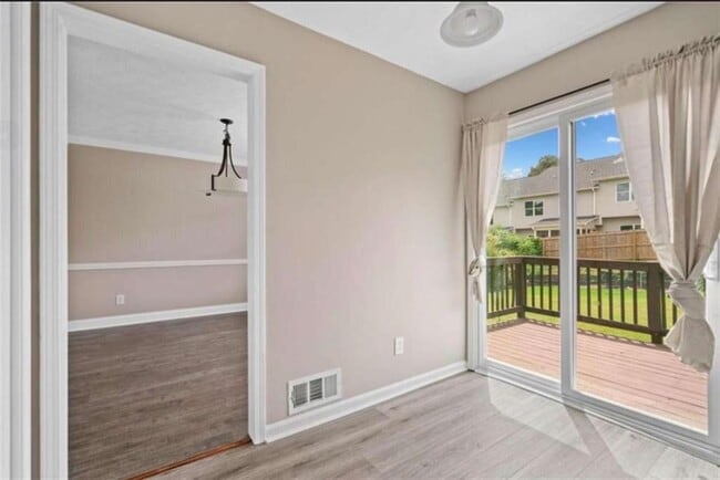 Building Photo - 893 Sandune Dr