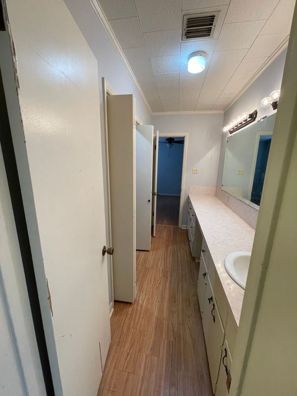 Building Photo - 208 St George St