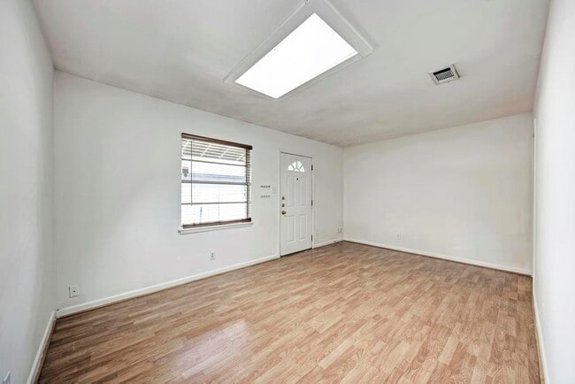 Building Photo - 1805 Mohle Dr